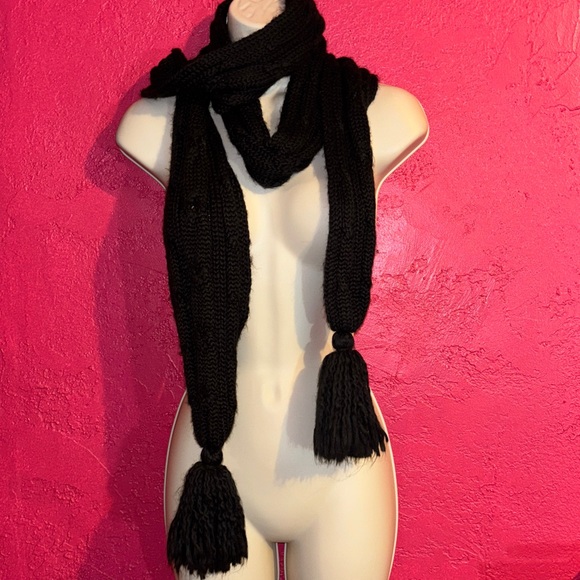 GAP Accessories - GAP Black Knit Scarf with Tassels